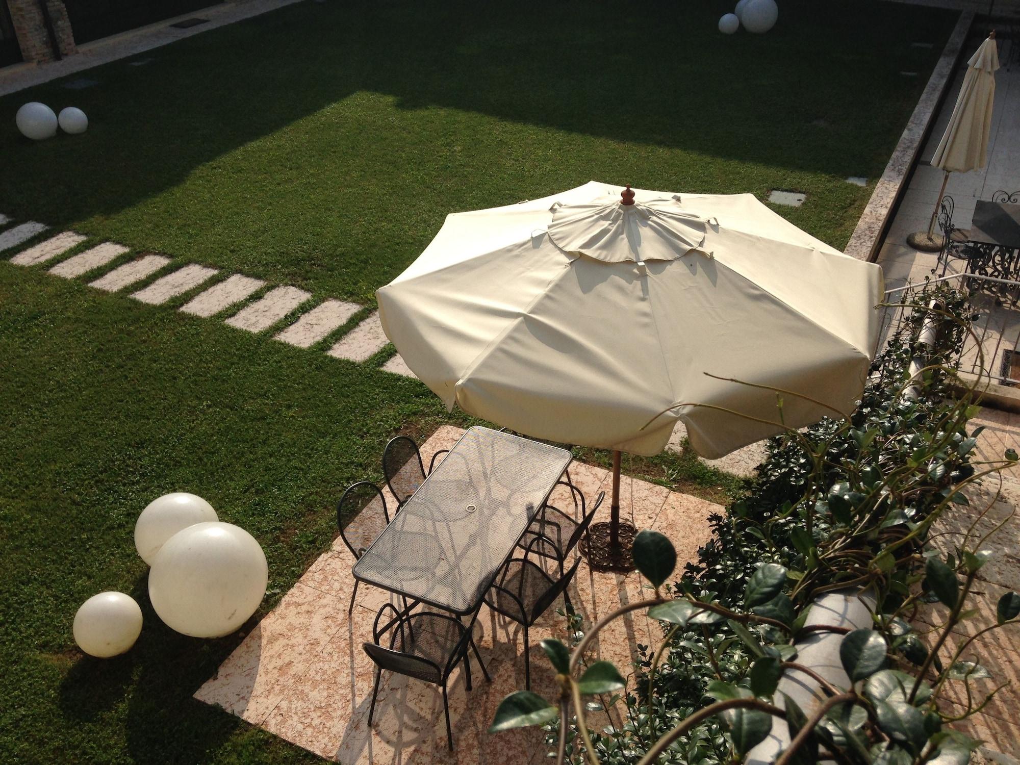 Relais Corte Paradiso Peschiera del Garda Luaran gambar